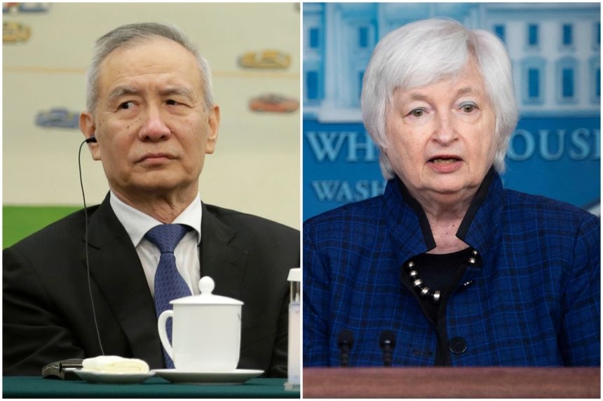 Phó Thủ tướng Trung Quốc Lưu Hạc và Bộ trưởng Tài chính Mỹ Janet Yellen tiến hành trao đổi trực tuyến về thương mại giữa hai nước, ngày 2/6. (Nguồn: AFP)