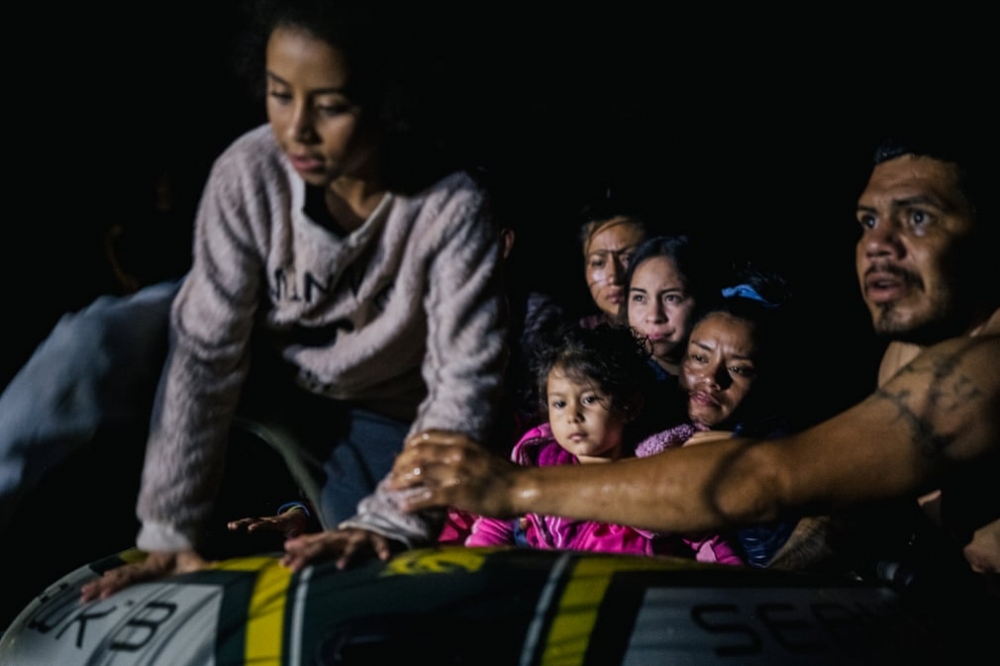 Những người nhập cư từ Mexico vào Mỹ sau khi băng qua Rio Grande ở Roma, Texas, Mỹ. (Nguồn: Getty) Những người nhập cư từ Mexico vào Mỹ sau khi băng qua Rio Grande ở Roma, Texas, Mỹ. (Nguồn: Getty)