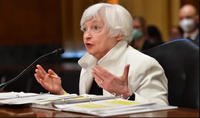 Mỹ, châu Âu tìm cách hạn chế nguồn thu từ dầu mỏ của Nga, theo dõi sát giao dịch vàng của Nga