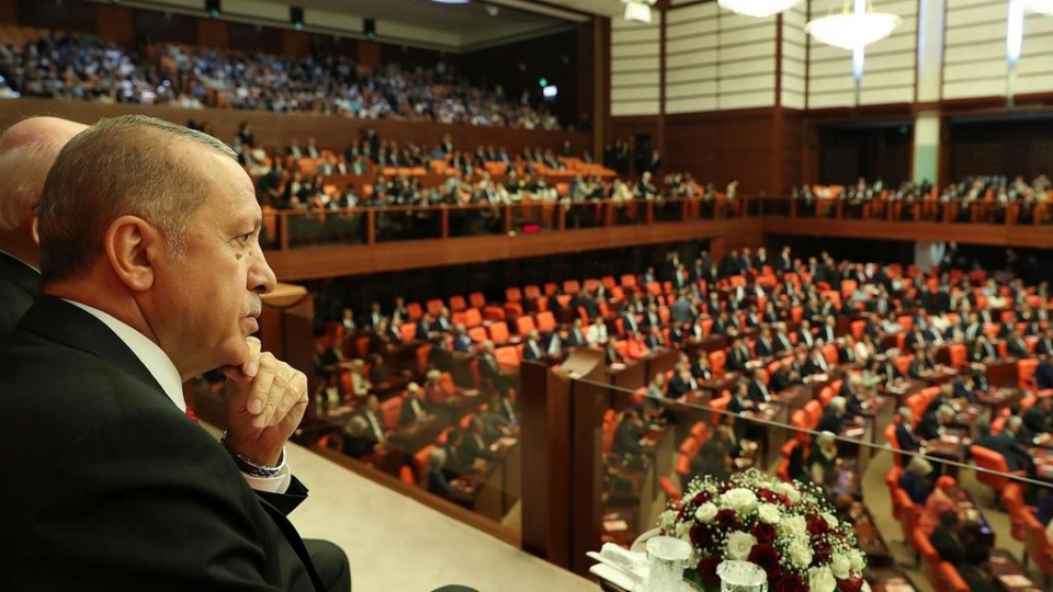 vu dao chinh o tho nhi ky hon 18500 vien chuc bi sa thai