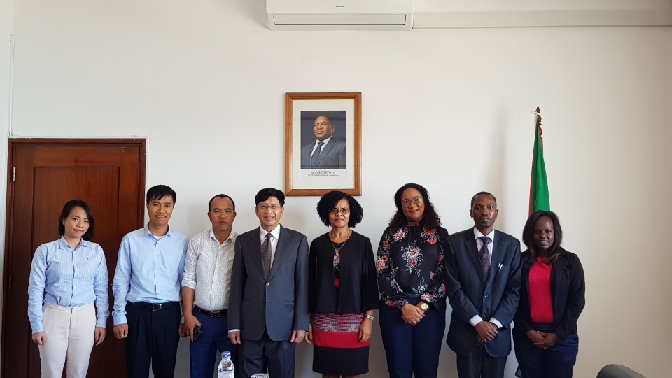 viet nam mozambique day manh hop tac ve vien thong va giao thong van tai