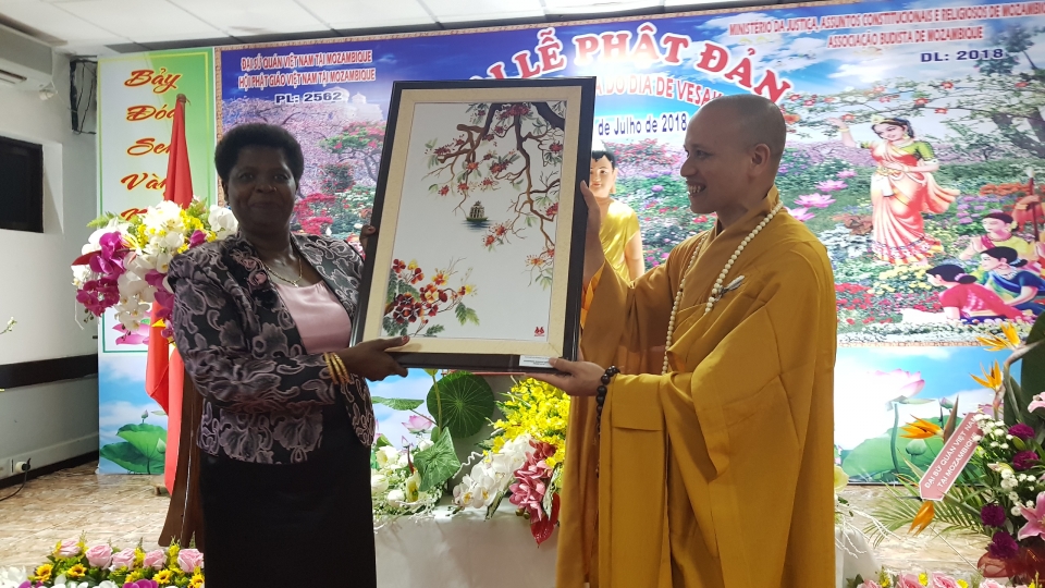 cong dong nguoi viet tai mozambique han hoan to chuc dai le phat dan