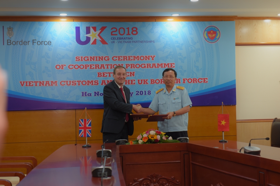 viet nam anh tang cuong hop tac hai quan