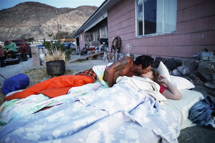 anh an tuong trong tuan 6 137 nu hon ngot ngao giua tam chan dong dat va ba trump duoc duc tuong