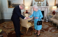 Ảnh ấn tượng trong tuần (22-28/7): Tân Thủ tướng Anh ra mắt Nữ hoàng Elizabeth II