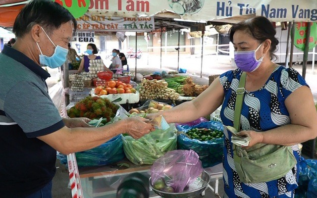 Covid-19 tại các tỉnh phía Nam: TP. Hồ Chí Minh mở lại chợ; không kiểm tra giấy xét nghiệm lái xe vận chuyển hàng hóa; dừng thu phí BOT
