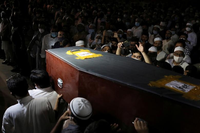 Ảnh ấn tượng tuần 19-25/7: Lũ lụt ‘trăm năm có 1’ ở Trung Quốc, nỗi niềm vaccine Covid-19 ở Mỹ; tỷ phú Jeff Bezos chào mẹ từ vũ trụ