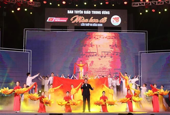 75 năm Ngày Thương binh - Liệt sỹ: Xúc động chương trình nghệ thuật Màu hoa đỏ tại Nghĩa trang Liệt sỹ quốc gia Trường Sơn