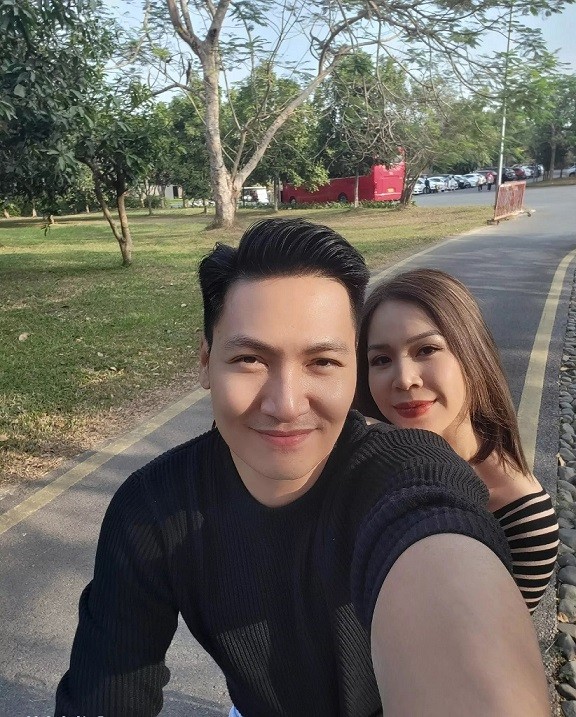 Mạnh Trường khoe chuẩn bị đón con thứ 3, bật mí về mối tình lãng mạn 20 năm