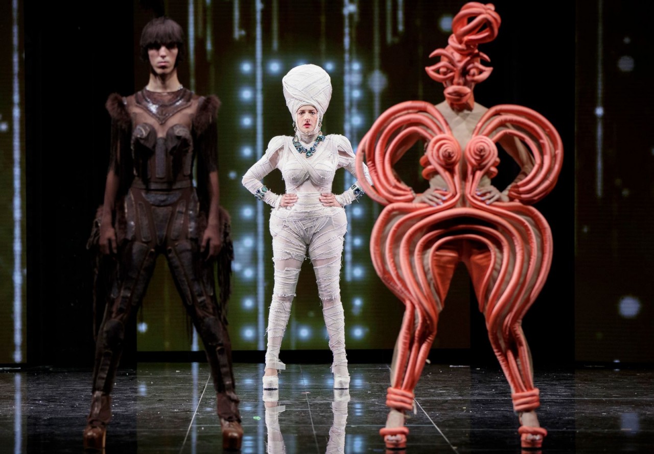 Ảnh ấn tượng tuần (18-24/7): Nga ‘đáp lời’ phương Tây trong cạnh tranh ở Trung Đông, Ukraine luyện quân, Covid-19 căng thẳng tại Trung Quốc