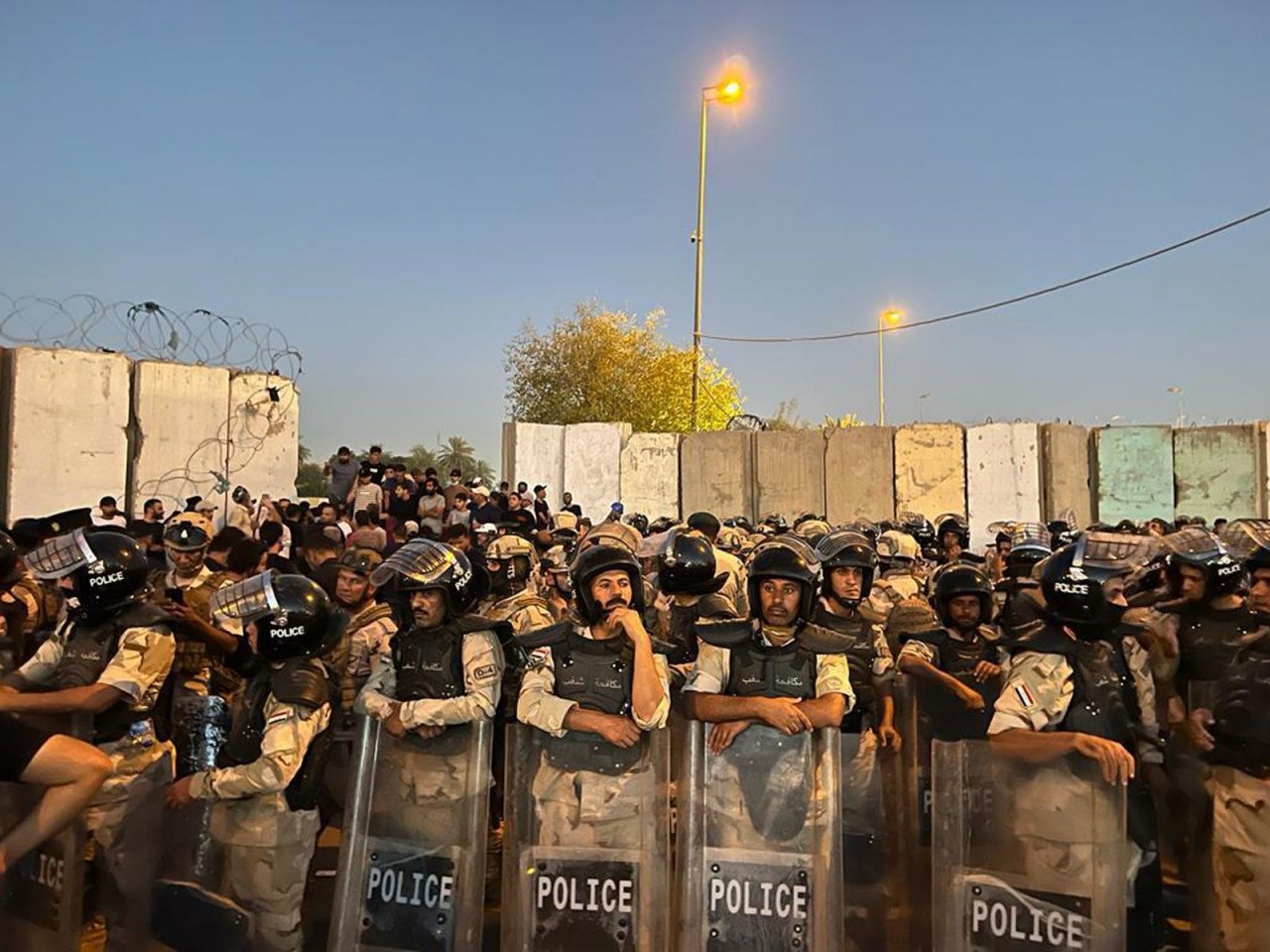 Ảnh ấn tượng tuần (25-31/7): Nga ‘thức thời’ khi lấy lòng châu Phi, Mỹ tìm cách ‘thoát Trung Quốc' về chất bán dẫn, châu Âu mất ngủ vì cháy rừng