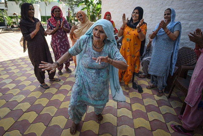 Ảnh ấn tượng tuần (25-31/7): Nga ‘thức thời’ khi lấy lòng châu Phi, Mỹ tìm cách ‘thoát Trung Quốc' về chất bán dẫn, châu Âu mất ngủ vì cháy rừng