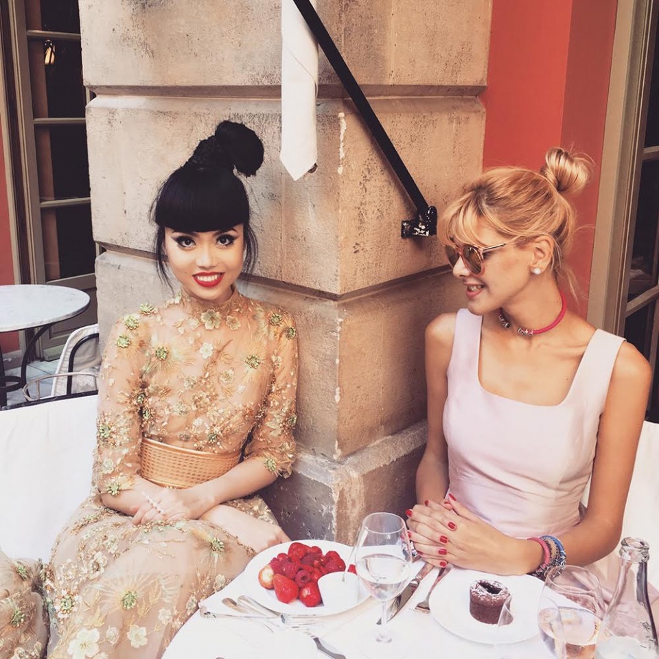 Check-in các nhà hàng sang chảnh Paris với siêu mẫu Việt check in cac nha hang sang chanh paris voi sieu mau viet