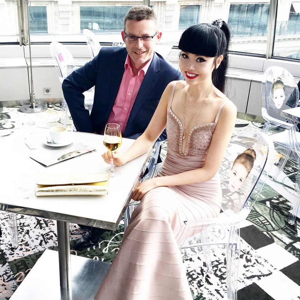 Check-in các nhà hàng sang chảnh Paris với siêu mẫu Việt check in cac nha hang sang chanh paris voi sieu mau viet
