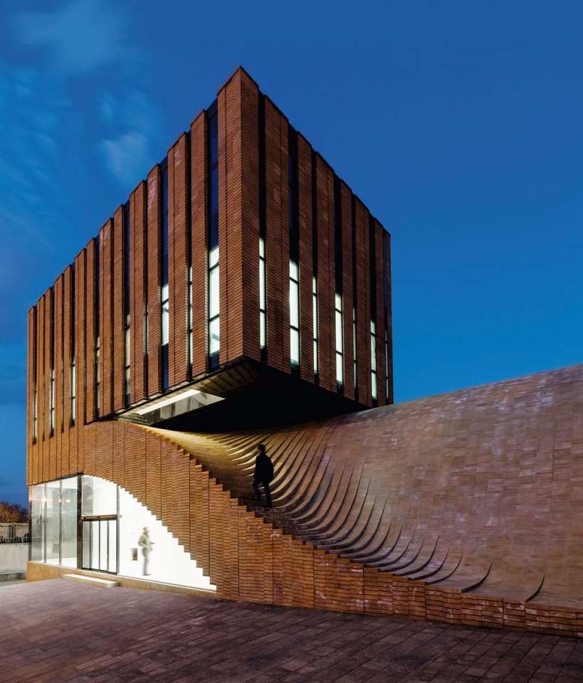 nhung toa nha bang gach hien dai nhat the gioi