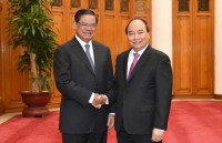 lanh dao bo ngoai giao chuc mung quoc khanh campuchia