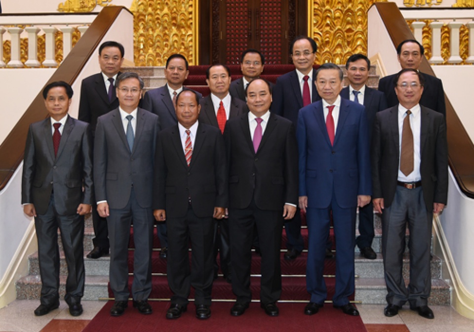 Đẩy mạnh tình đoàn kết, hữu nghị Việt - Lào day manh tinh doan ket huu nghi viet lao