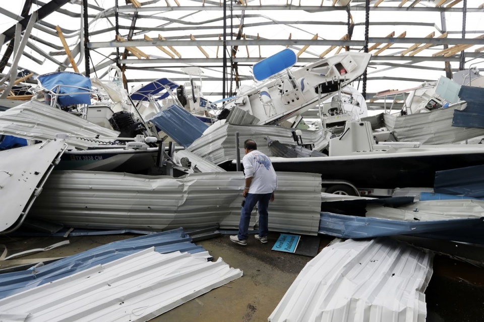 can canh noi sieu bao harvey di qua