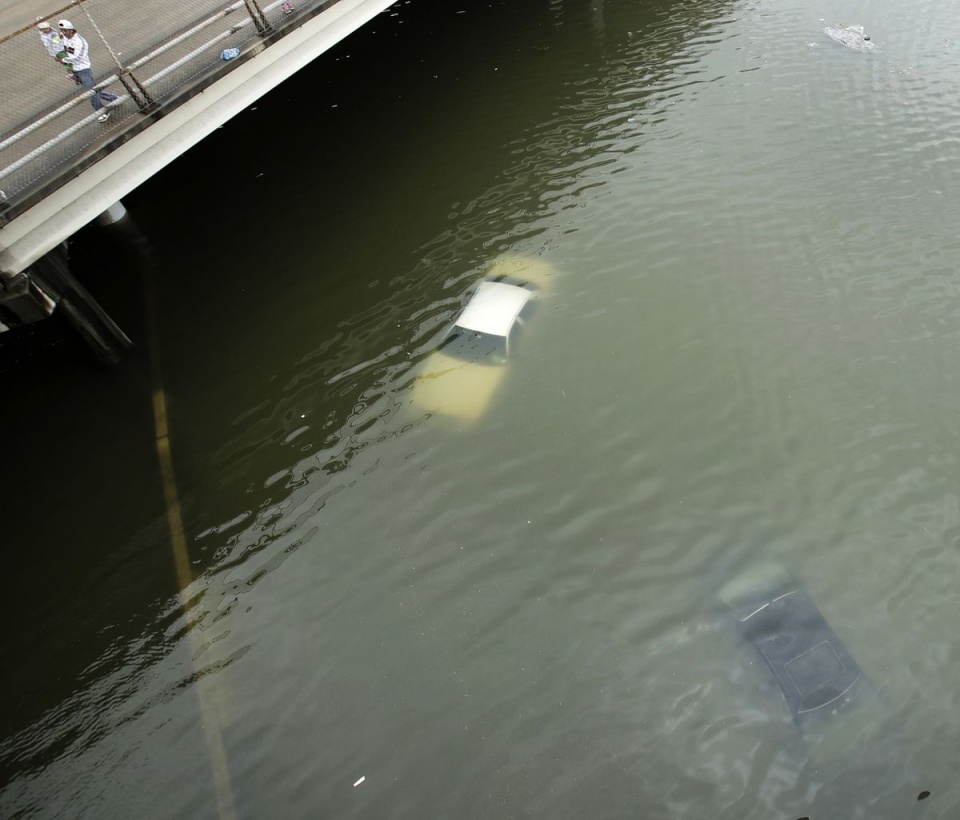 can canh noi sieu bao harvey di qua