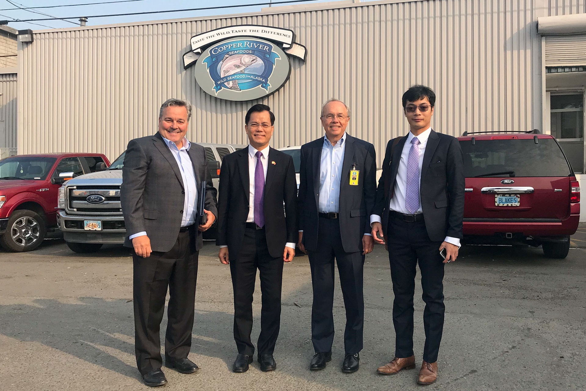 dai su ha kim ngoc tham va lam viec tai bang alaska hoa ky