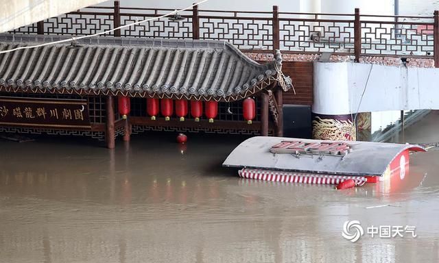 2445-hinh-anh-thi-tran-co-tu-khi-khau-bi-lu-nhan-chim-4