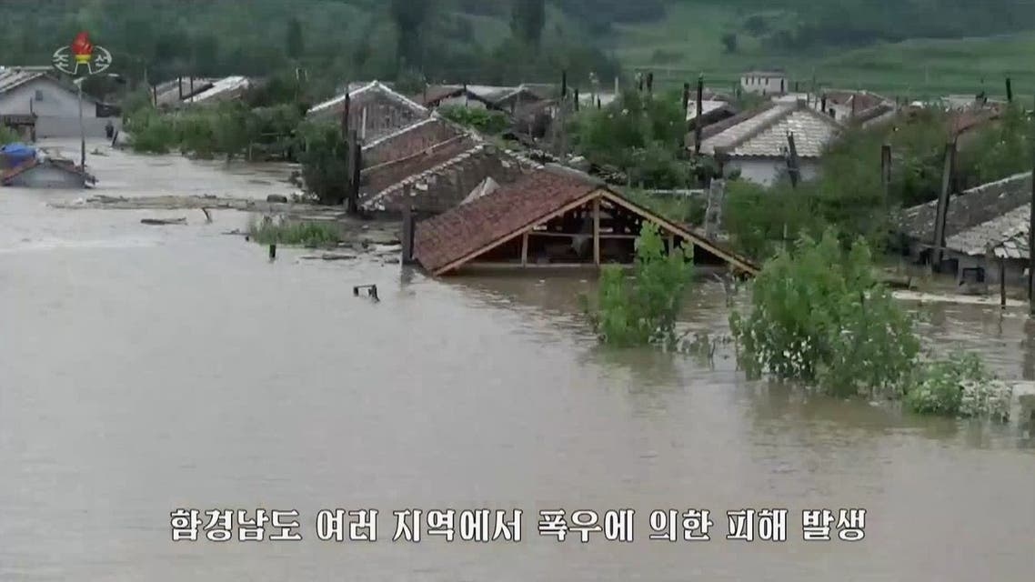 Triều Tiên: Lũ lụt nghiêm trọng, 5.000 người phải sơ tán, hàng ngàn ngôi nhà ngập tới mái. (Ảnh chụp màn hình KCTV)