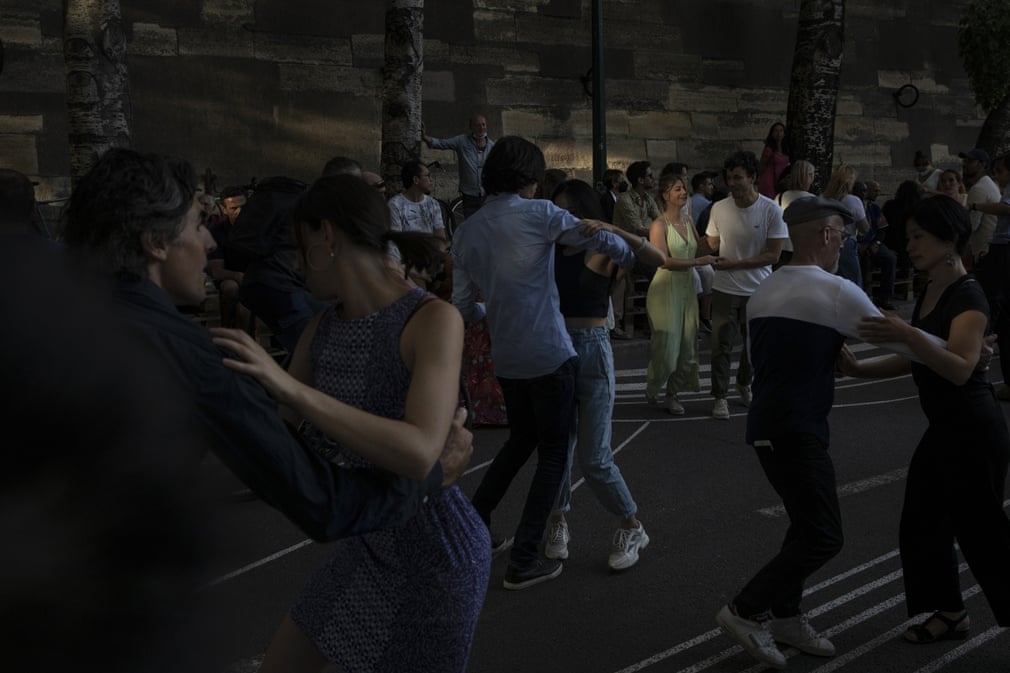 Ảnh ấn tượng tuần 2-8/8: Diễn biến mới nhất vụ vận động viên Belarus đào tẩu, bấn loạn vì Covid-19 và ông Biden tạo dáng giống tiền bối