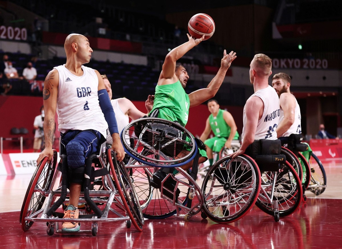 Ảnh ấn tượng tuần 23-29/8: Philippines vật lộn với Covid-19; bom đạn, nước mắt, ‘thành trì’ Panjshir và mải miết trốn chạy khỏi Afghanistan