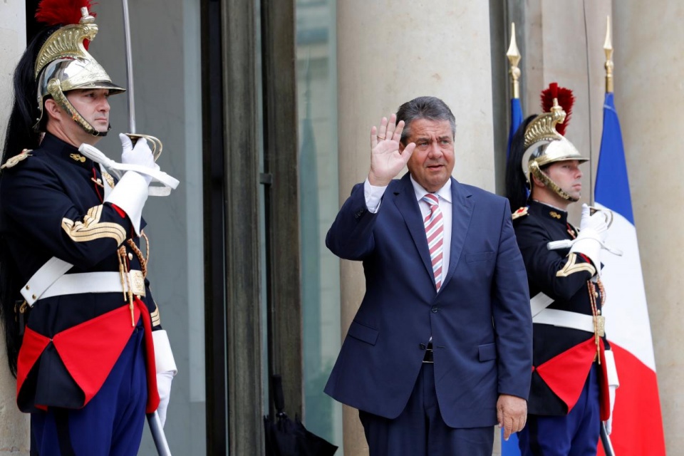 duc ung ho tung buoc do bo lenh trung phat nga