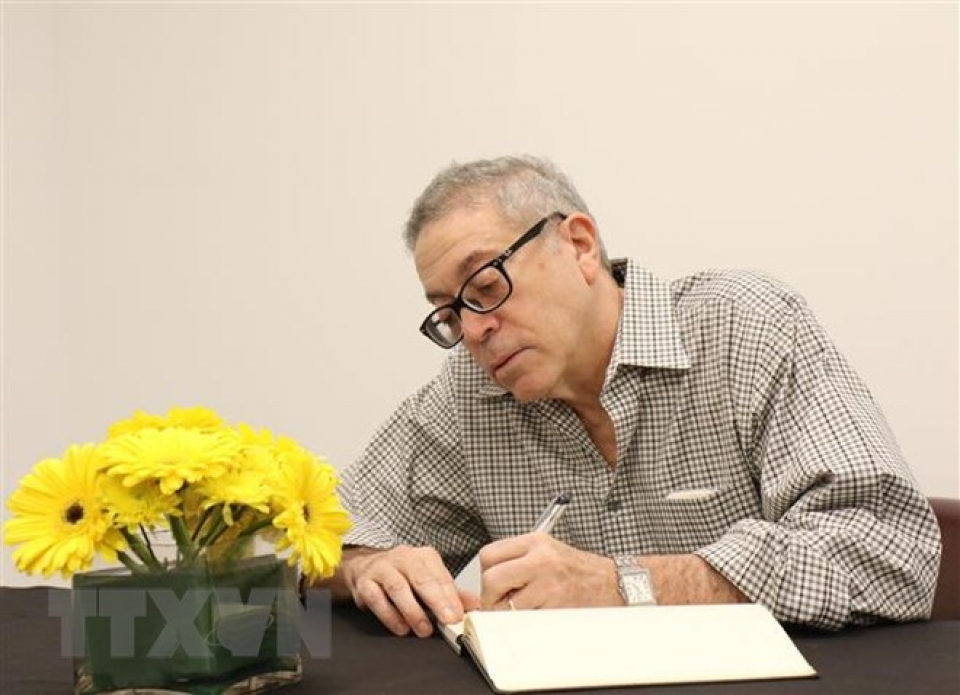 le vieng va mo so tang chu tich nuoc tran dai quang tai lien hop quoc