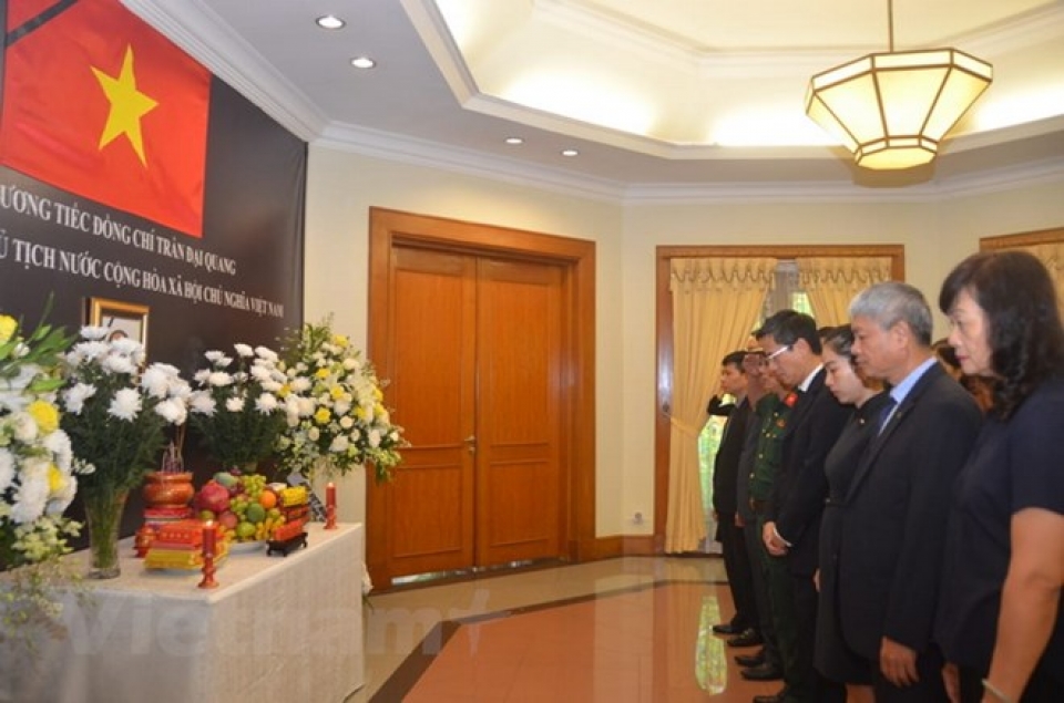 le vieng va mo so tang chu tich nuoc tran dai quang tai indonesia