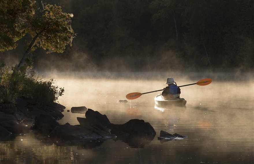 anh an tuong trong tuan 16 229 bang chung iran tan cong co so dau mo va ong trump voi to 20 usd