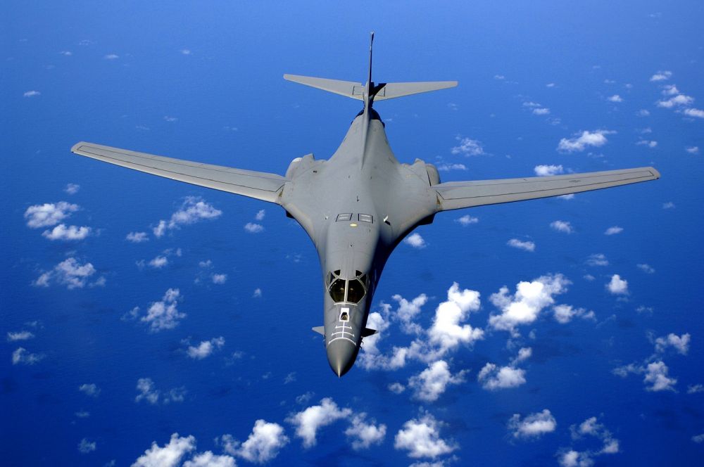 máy bay ném bom hạng nặng B-1 Lancer. (Nguồn: The Natinal Interest) 1839-b-1b-over-the-pacific-ocean-0