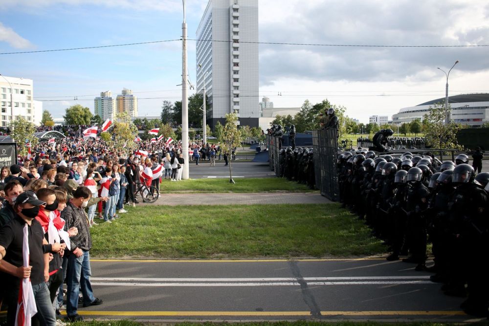 anh an tuong tuan 14 209 lanh dao doi lap nga navalny tai xuat san dien thoi trang o crimea va nong tinh hinh belarus