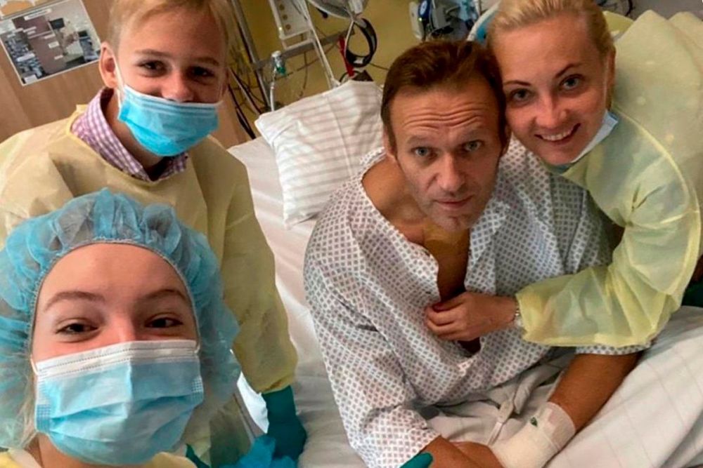 anh an tuong tuan 14 209 lanh dao doi lap nga navalny tai xuat san dien thoi trang o crimea va nong tinh hinh belarus