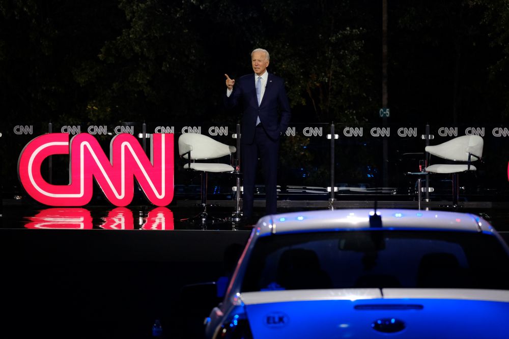 anh an tuong tuan 14 209 lanh dao doi lap nga navalny tai xuat san dien thoi trang o crimea va nong tinh hinh belarus