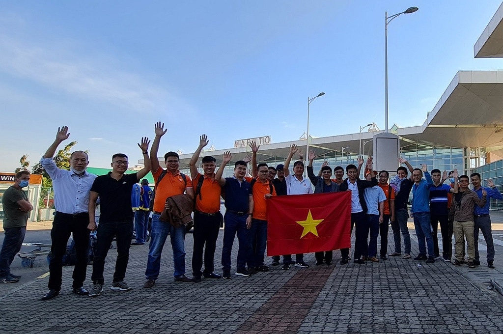 Công dân tại Mozambique vui mừng chuẩn bị check-in chuyến bay hồi hương 15-6-2021