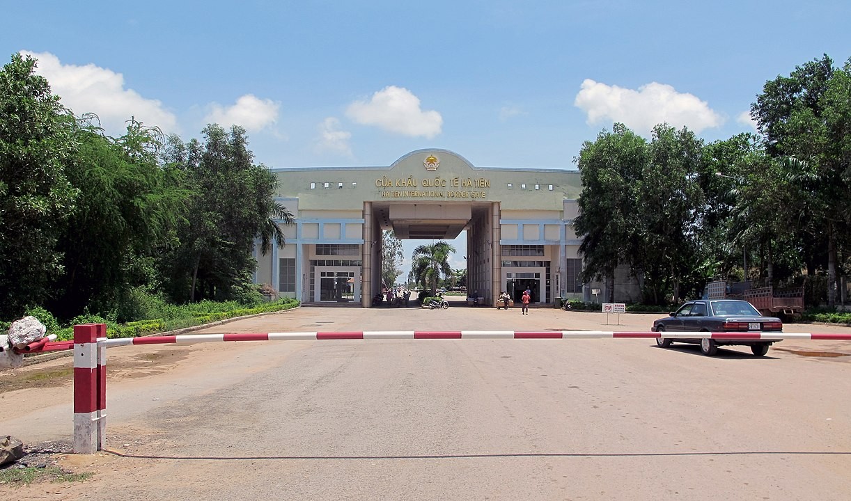 Cửa khẩu quốc tế Hà Tiên, Kiên Giang. (Nguồn: Wikipedia) Cửa khẩu quốc tế Hà Tiên, Kiên Giang. (Nguồn: Wikipedia)