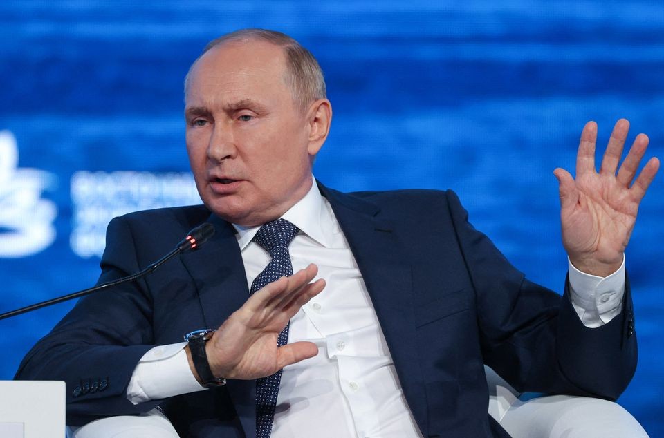 Kinh tế Nga: Tổng thống Nga Vladimir Putin phát biểu trong phiên họp toàn thể của Diễn đàn Kinh tế phương Đông 2022 (EEF) tại Vladivostok, Nga, ngày 7/9. Phát biểu tại đây, ông Putin cho rằng, cô lập Nga trong thế giới hiện đại là nhiệm vụ bất khả thi và Moscow sẽ đẩy lùi mọi toan tính muốn gạt nước này khỏi trường quốc tế. (Nguồn: TASS)