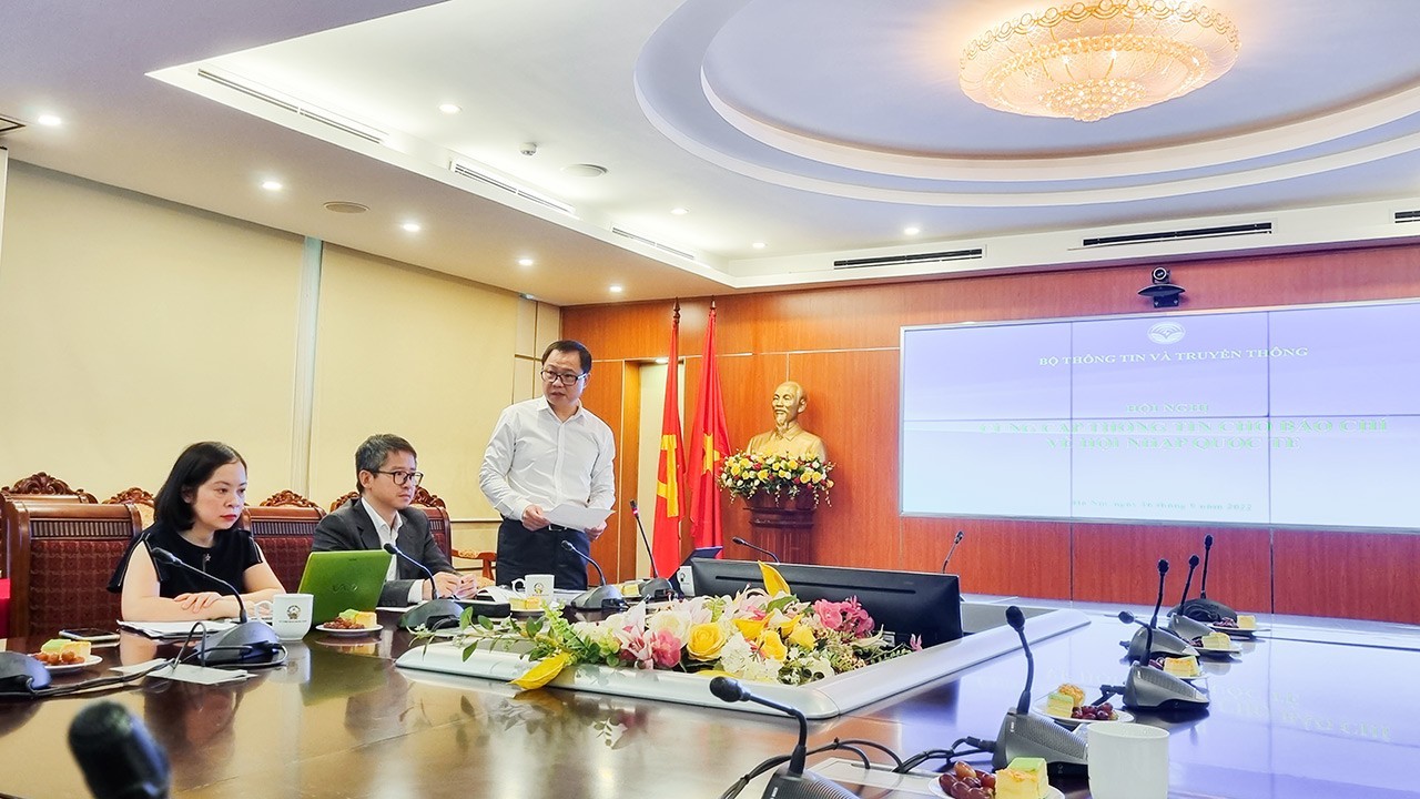 hoi nhap quoc te co hoithach thuc quyen loitrach nhiem cua doanh nghiep luon song hanh