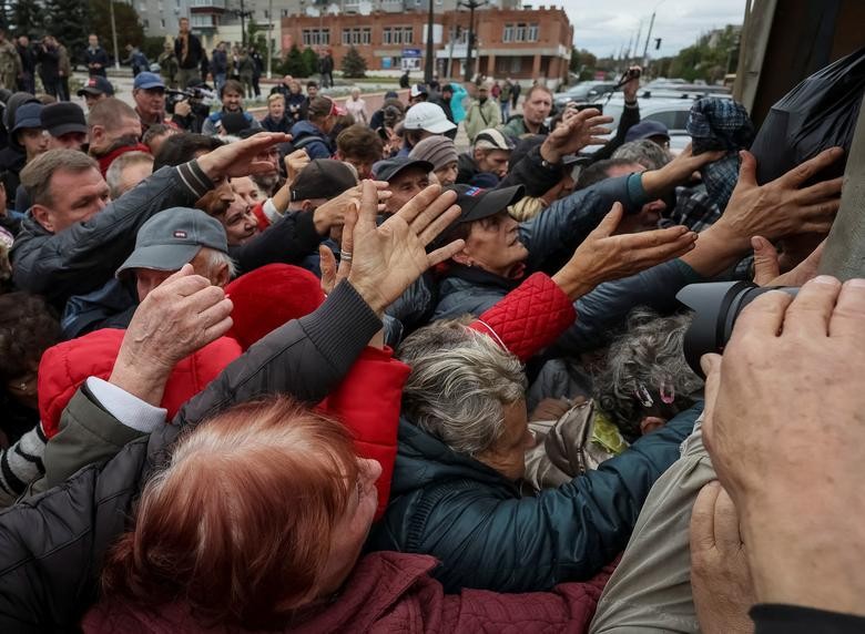 Ảnh ấn tượng tuần (12-18/9): Xe tăng Ukraine trên đường Kharkov, lý do Tổng thống Nga đánh giá cao Trung Quốc, tập trận ở Colombia