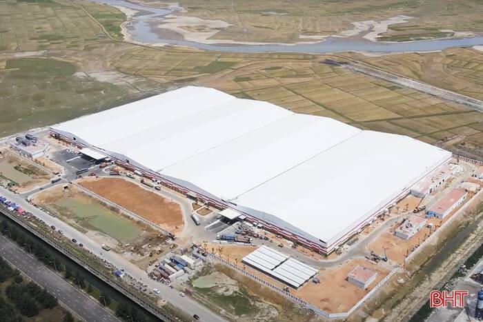 Bất động sản mới nhất: Hình ảnh nhà máy pin đầu tiên tại Khu kinh tế Vũng Áng của Vingroup. (Ảnh: Báo Hà Tĩnh). Bất động sản mới nhất: Hình ảnh nhà máy pin đầu tiên tại Khu kinh tế Vũng Áng của Vingroup. (Ảnh: Báo Hà Tĩnh).