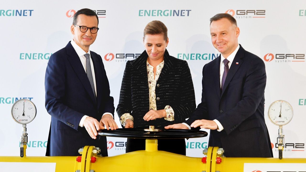 Từ phải sang: Tổng thống Ba Lan Andrzej Duda, Thủ tướng Đan Mạch Mette Frederiksen và Thủ tướng Ba Lan Mateusz Morawiecki trong lễ khánh thành đường ống dẫn khí đốt Baltic Pipe ở Budno gần Goleniów, Tây Pomeranian Voivodeship, Ba Lan. (Nguồn: PAP)