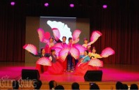 thoi thanh nien soi noi cua sinh vien nghe thuat viet nam tai lb nga