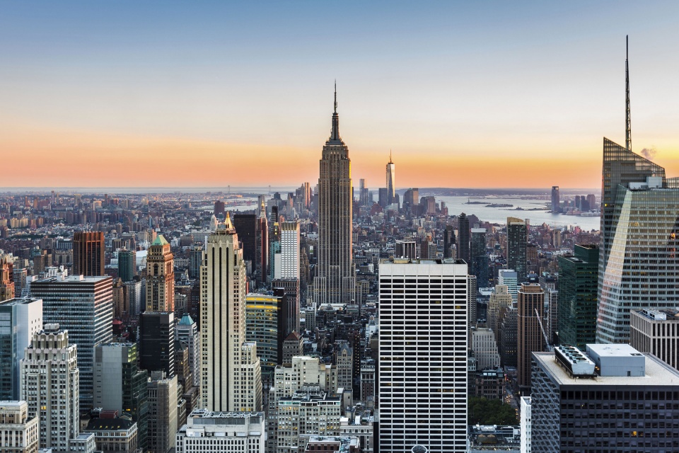 bat dong san chau a tiep tuc hut von