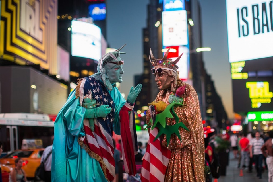 1 ngay o quang truong thoi dai qua anh