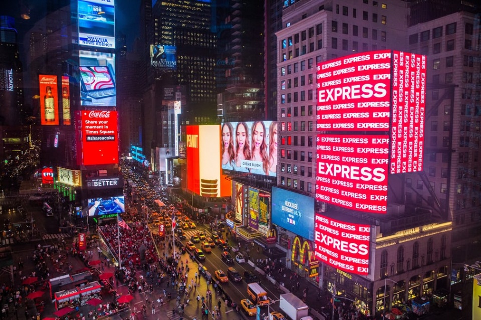 1 ngay o quang truong thoi dai qua anh