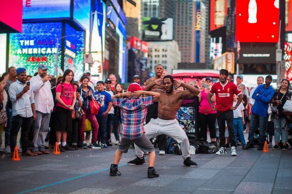 1 ngay o quang truong thoi dai qua anh