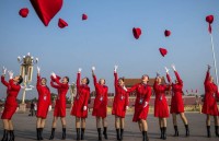 bi ma t cho ngo i tren may bay duoc tie p vien uu da i nhat