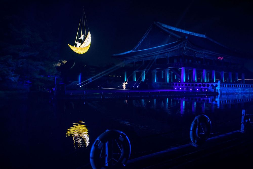 Ảnh ấn tượng tuần (12-18/10): Ngoạn mục giải cứu thủy thủ ở cảng Cửa Việt, khốc liệt xung đột Armenia-Azeibaijan và sôi sục bầu cử Mỹ Ảnh ấn tượng tuần (12-18/10): Ngoạn mục giải cứu thủy thủ ở cảng Cửa Việt; khốc liệt xung đột Armenia-Azerbaijan; sôi sục bầu cử Mỹ